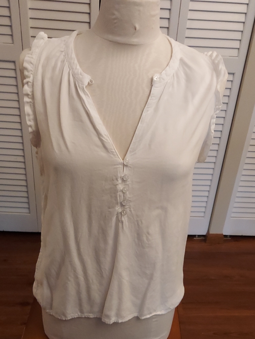 Time and Tru Cream Ruffle Sleeve V-Neck Button Front Top